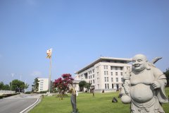 走进历史，，，，，，感受名人魅力|品味名人雕塑的奇异韵味